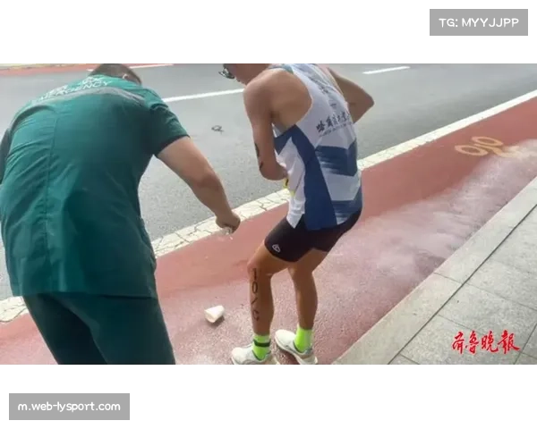 赛场医疗团队全程护航,为运动员高强度对抗提供即时保障 赛场医疗团队全程护航,为运动员高强度对抗提供即时保障